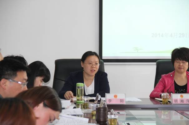 市人大常委会副主任胡湘萍讲话,我市"农民健康行"和"民族团结进步行动